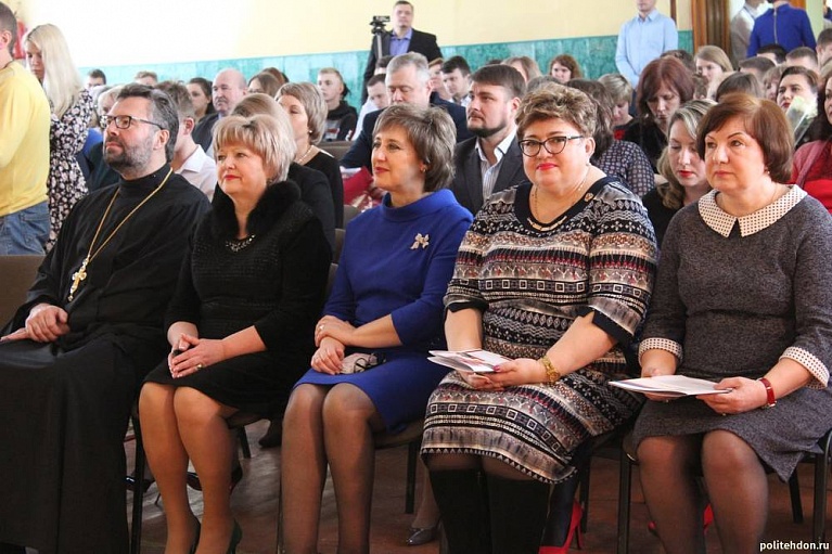 31 января 2019г. председатель оганизации Ларичева О.В. и зам. Лазарев И.В. поздравили Донской политехнический колледж с юбилеем.