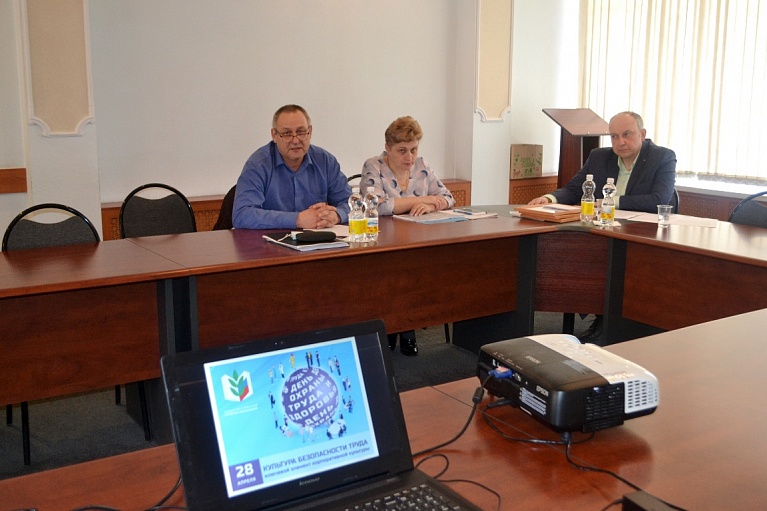26 апреля зам. председателя, технический инспектор труда Профсоюза  Лазарев И.В. проводил семинар  первичных профсоюзных организаций